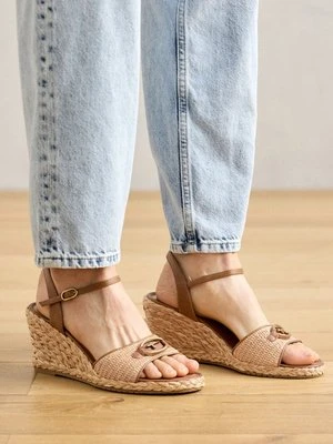 Sandały na koturnie tamaris