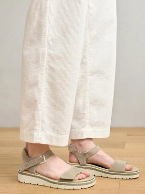 Sandały na koturnie tamaris