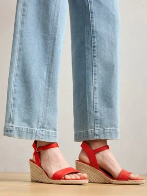 Sandały na koturnie tamaris