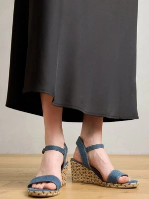 Sandały na koturnie tamaris