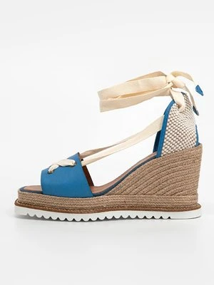 Sandały na koturnie Unisa