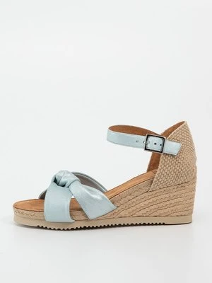 Sandały na koturnie Unisa