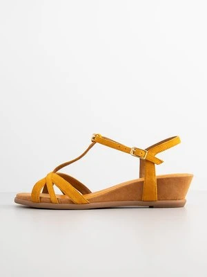 Sandały na koturnie Unisa