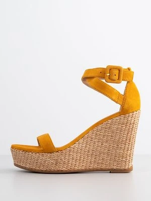 Sandały na koturnie Unisa