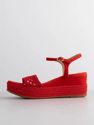 Sandały na koturnie Unisa