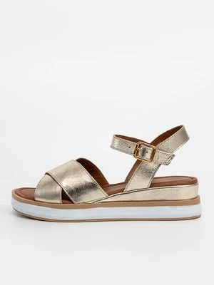 Sandały na koturnie Unisa