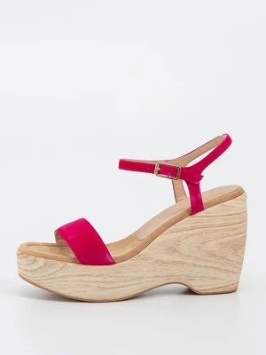 Sandały na koturnie Unisa