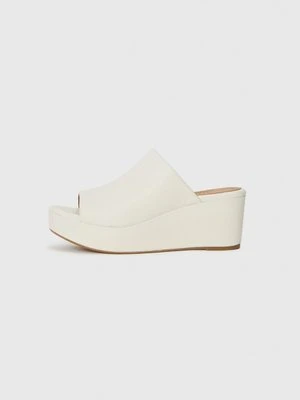 Sandały na koturnie Unisa