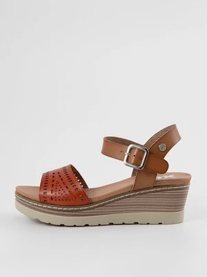 Sandały na koturnie XTI