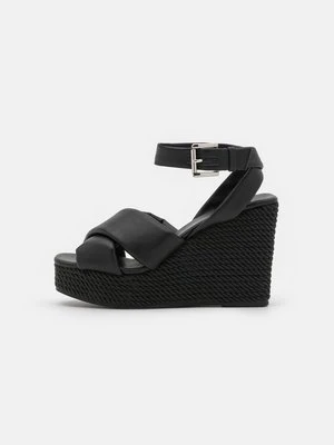 Sandały na obcasie Armani Exchange