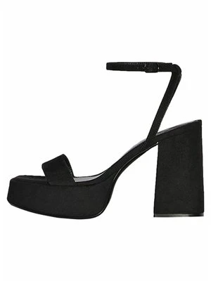 Sandały na obcasie Bershka