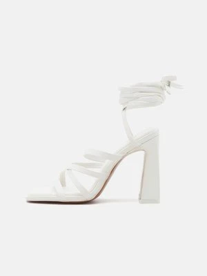 Sandały na obcasie Call it Spring