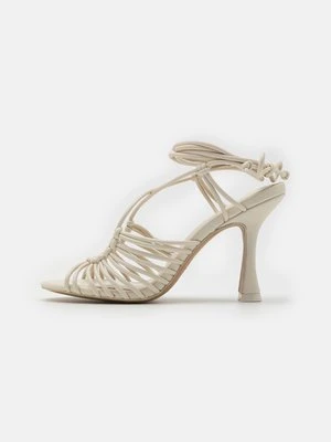 Sandały na obcasie Call it Spring