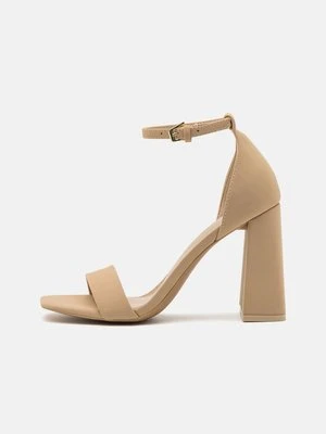 Sandały na obcasie Call it Spring