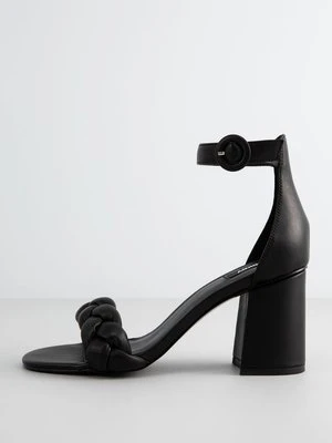 Sandały na obcasie DKNY