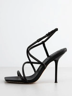 Sandały na obcasie DKNY