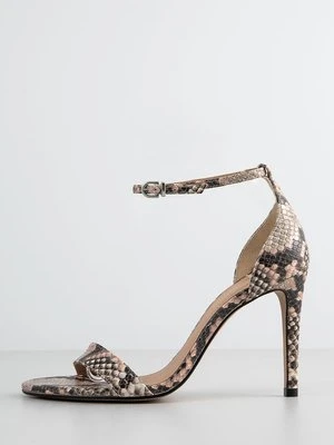Sandały na obcasie Kazar