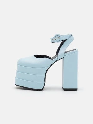 Sandały na obcasie Lamoda