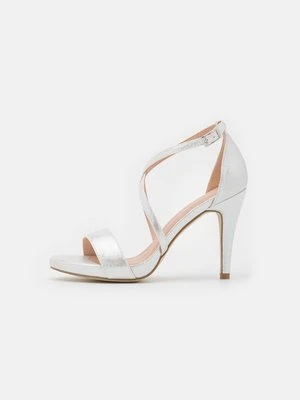 Sandały na obcasie Menbur