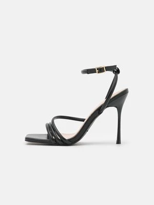 Sandały na obcasie Raid