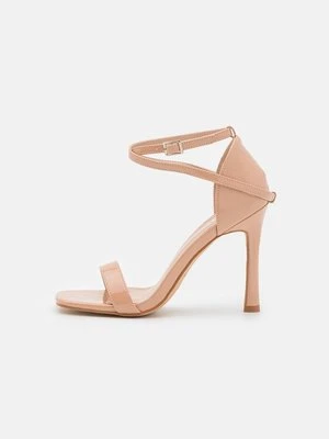 Sandały na obcasie Raid