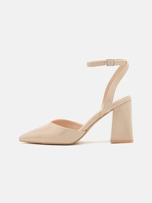 Sandały na obcasie Raid