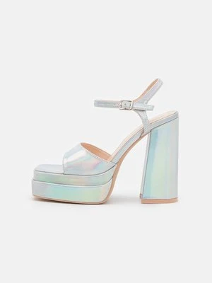 Sandały na obcasie Raid