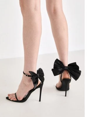 Sandały na obcasie Simmi London