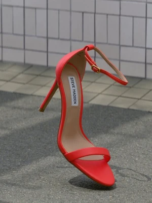 Sandały na obcasie Steve Madden czerwony