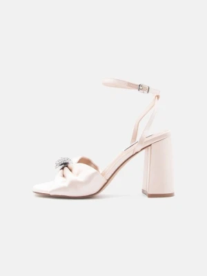 Sandały na obcasie Steve Madden nude