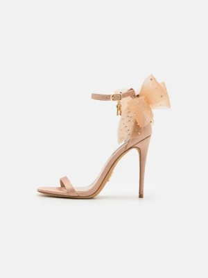 Sandały na obcasie Steve Madden nude