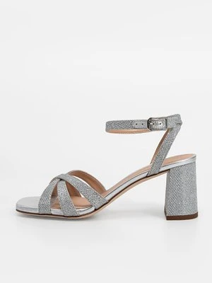 Sandały na obcasie Unisa