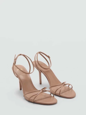 Sandały na obcasie z krzyżowanymi paskami cielisty - Kobieta - - MANGO