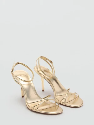 Sandały na obcasie z krzyżowanymi paskami złoty - Kobieta - - MANGO