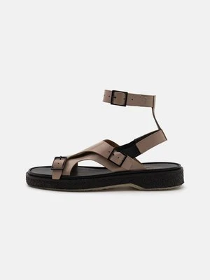 Sandały na platformie Adieu