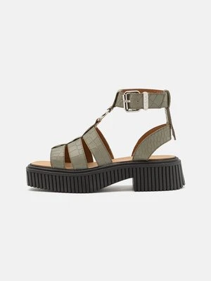 Sandały na platformie ASRA