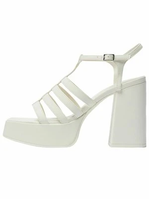 Sandały na platformie Bershka