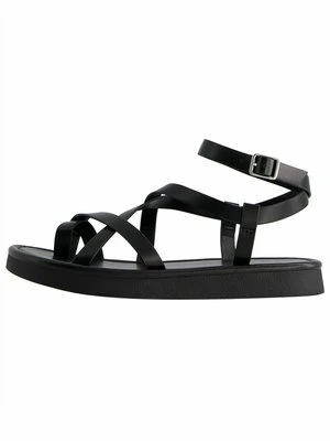 Sandały na platformie Bershka