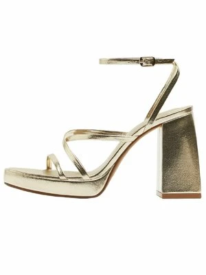 Sandały na platformie Bershka