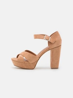 Sandały na platformie Bianco