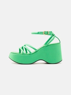 Sandały na platformie Buffalo