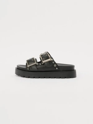 Sandały na platformie Buffalo