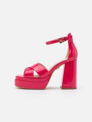 Sandały na platformie Buffalo