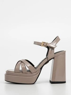 Sandały na platformie Buffalo