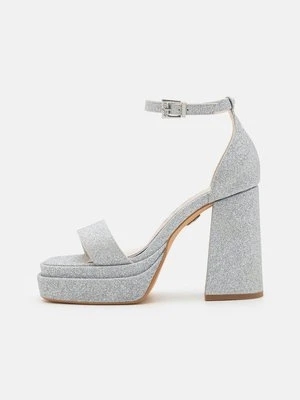 Sandały na platformie Buffalo