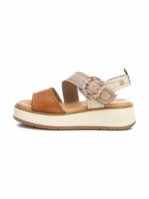 Sandały na platformie Carmela