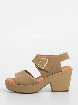 Sandały na platformie Clarks