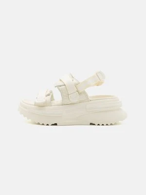 Sandały na platformie Converse
