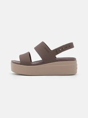 Sandały na platformie Crocs