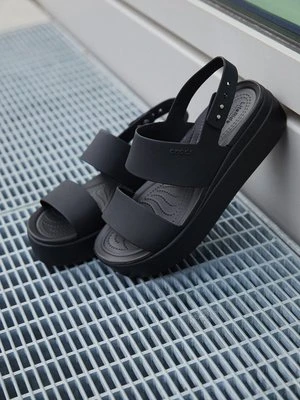 Sandały na platformie Crocs